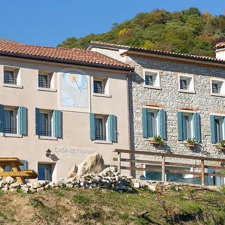 Casa Oltraval فندق مبيت وإفطار