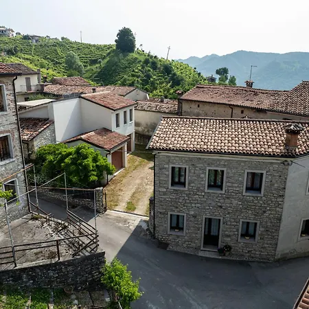 Casa Oltraval Bed and breakfast 3*