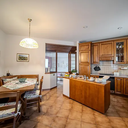 לינה וארוחת בוקר Casa Oltraval ולדוביאדנה